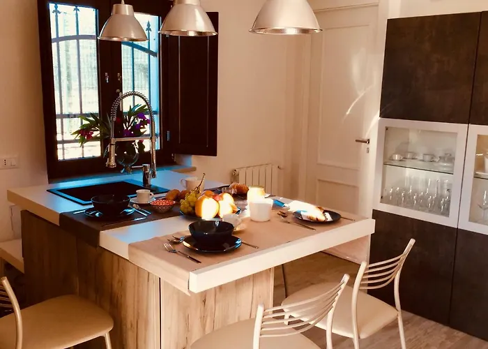 Flale's House Чефалу